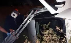 Bolu'da Tarlaya Devriyen Otomobilde 2 Kişi Yaralandı