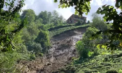 Çay Hasadı Sırasında Heyelandan Son Anda Kurtulan Üretici Yaşadığı Korkuyu Anlattı