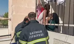 Batman’da Ayağı Demir Korkuluklara Sıkışan Kız Çocuğu İtfaiye Tarafından Kurtarıldı