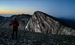 Uludağ’ın Zirvesinde Gün Doğumu; Güneş ve Ayı Aynı Anda Görüntülediler