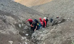 Erzincan'da Dağlık Alana Zorunlu İniş Yapan Yamaç Paraşütçüsü 7 Saatte Kurtarıldı