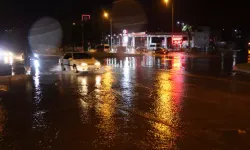 Antalya'da Şiddetli Yağışlar Hayatı Olumsuz Etkiledi