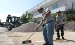 Ceyhan Belediyesi Güzelevler ve Küçük Burhaniye Mahallelerinde Yol Sorununu Çözdü