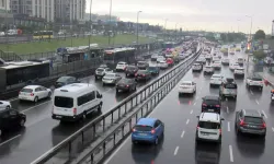 İstanbul’da haftanın ilk iş gününde yağmur trafiği etkiledi