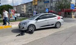 Elazığ’da Kırmızı Işık İhlali Sonucu Scooterla Çarpışan İki Kişi Yaralandı