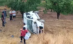 Mardin’de Tarlaya Uçan Hafif Ticari Araç Araçtaki 3 Kişi Yaralandı