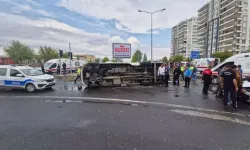 Otomobil ile Minibüs Çarpışması Sonucu 1'i Bebek 10 Kişi Yaralandı