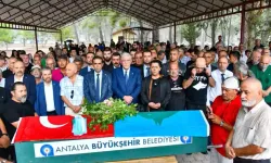 Alparslan Türkeş'in Dava Arkadaşı Dönmezer, Antalya'da Toprağa Verildi