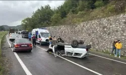 Otomobil, Otobüse Çarpıp Takla Attı; Çocuk Öldü, Anne, Baba ve Kardeşi Yaralandı