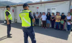 Samandağ'da Jandarma Ekipleri, Konteyner Kent Sakinlerine Trafik Eğitimi Verdi