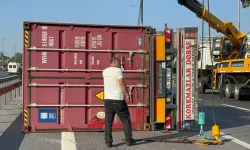 Avcılar D-100 Karayolunda TIR Devrildi; Yan Yol Trafiğe Kapatıldı