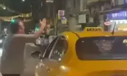 Şişli'de Taksici İle Kadın Yolcu Arasında Ücret Tartışması Kamerada