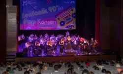 Büyükşehir’in Kent Orkestrası, 90’lar Konseri İle Nostalji Rüzgarı Estirdi