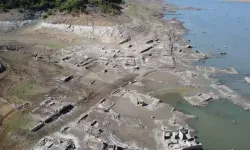 Bakacak Barajı'nda Su Seviyesi Düştü, Tarihi Eşelek Köyü Gün Yüzüne Çıktı