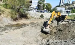 İzmir'de Kış Hazırlıkları İçin Dere Temizleme Çalışmaları Yoğunlaştırıldı