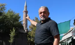 900 Yıllık Caminin Depremde Yıkılan Minaresindeki Kitabede Yazanlar Okunamıyor