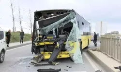 Sultangazi'de İki İETT Otobüsü Çarpıştı; 1'i Çocuk 2 Kişi Yaralandı