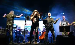 Kuşadası Sokak Festivali'nde Musa Göçmen ve Senforock coşkusu