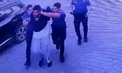 Polisleri Satırla Tehdit Eden Bipolar Hastası, Etkisiz Hale Getirilip Hastaneye Kaldırıldı