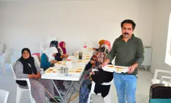 Yaşlılara Ücretsiz Yemek Hizmeti Sağlayan Muhtar Ramazan Budak