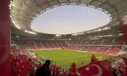 43 Bin Taraftar, 43 Bin Türk Bayrağıyla Bursaspor'a Destek Verdi; Kapalı Gişe Maç Keyfi Sürdü