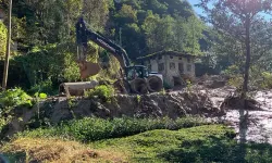 Rize’de Sel Ve Heyelan Gitti, Çamur Kaldı