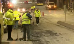 Üsküdar’da Hafriyat Kamyonundan Yola Moloz Parçaları Döküldü