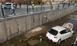 Otomobil Sulama Kanalına Uçtu; Hemşire Yaralandı