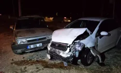 Bursa'da 2 otomobil çarpıştı: 6 yaralı