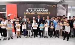 8. Uluslararası Mersin Satranç Turnuvası’nda Dereceye Giren Sporcular Ödüllerini Aldı