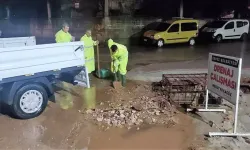 Kepez Belediyesi, Aşırı Yağışta Su Taşkınına Karşı Gece Boyu Çalıştı