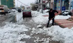 Kar Kalınlığı Yarım Metreyi Aştı, Kar Yağışı Sevinçle Karşılandı