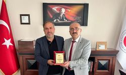 Erbaa’da Cami Çalışmalarına Katkı Sağlayan Muhtarlara Plaket Takdim Edildi