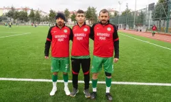 Bir Aile Futbolu Sahada Birlikte Oynuyor: Baba, Amca ve Oğul Aynı Takımda