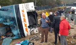 Yolcu Otobüsü Devrildi; Çok Sayıda Yaralı Var