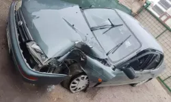 14 Yaşındaki Çocuk, Kullandığı Otomobille Ağaca Çarptı: 3 Yaralı