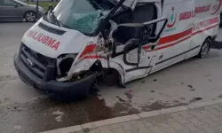 TIR ile Ambulans Çarpıştı: 1 Yaralı