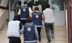 Yol Kontrolünde 4 Kaçak Göçmen Yakalandı, 2 Organizasyon Şüphelisi Gözaltına Alındı