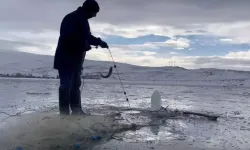 Eskimo Usulü Göle Atılan Ağlar Bereketle Çekildi