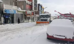 Etkili Kar Yağışı 420 Yerleşim Yerinin Yolunu Ulaşıma Kapatmış Durumda