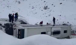 Yolcu Otobüsü Şarampole Yuvarlandı: Çok Sayıda Yaralı Var