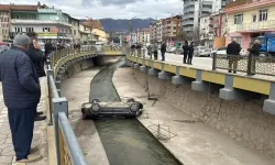 Tokat’ta Ehliyetsiz Sürücünün Kullandığı Araç Dereye Uçtu