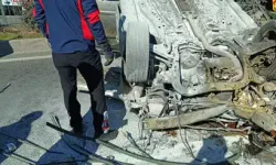 Trafik Dehşeti: Takla Atan Araç Alev Alıp Demir Parçalarıyla 2 Araca Çarptı, 5 Yaralı!