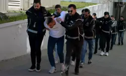 Gizli Kaçakçılık Ağı Çökertildi! Polis Kaçan Minibüsü Takip Edip Durdurdu, 2,5 Milyon Bandrolsüz Makaron Bulundu!