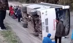 Dehşet Anları: Tarım İşçilerini Taşıyan Midibüs Kanala Devrildi!