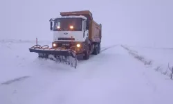 Karla Mücadelede Ekipler Seferber Oldu! 142 Mahalle Yolu Yeniden Ulaşıma Açıldı