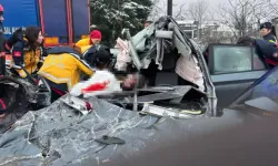 Trafik Faciası! TIR’a Arkadan Çarpan Otomobilde 1 Kişi Hayatını Kaybetti, 3 Yaralı!