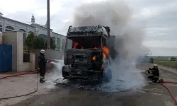 Park Halindeki TIR’da Çıkan Yangın Büyük Hasara Yol Açtı!