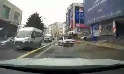 Yaya Geçidinde Feci Anlar! Trafik Kuralları Hiçe Sayıldı, Yayaların Arasından Geçildi!