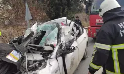 Korkunç Kaza! Emniyet Şeridinde Park Halindeki TIR’a Çarpan Otomobilin Sürücüsü Can Verdi!